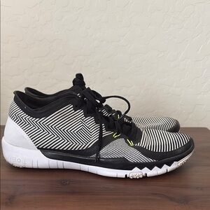 Nike Free Trainer 3.0 V4 Running Shoe Mens Sz 7  Black White Sneaker 749361-017